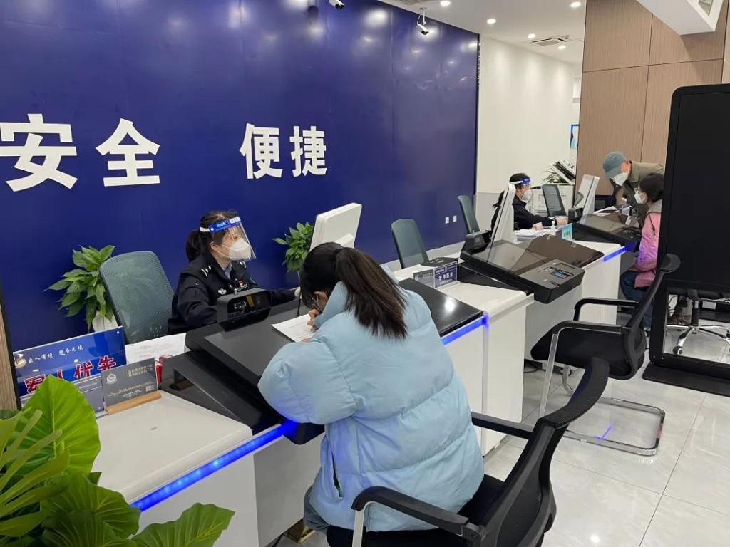 滿足群眾需要！蘭州公安出入境全力優(yōu)化服務(wù)舉措 安全服務(wù)雙提升