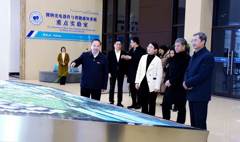兩位部長級官員麗職指導，光電器件為何點亮重慶工商職業技術學院